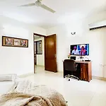 Bluo Classic 1Bhk - Defence Colony Mkt