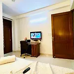 Bluo Classic 1Bhk - Defence Colony Mkt