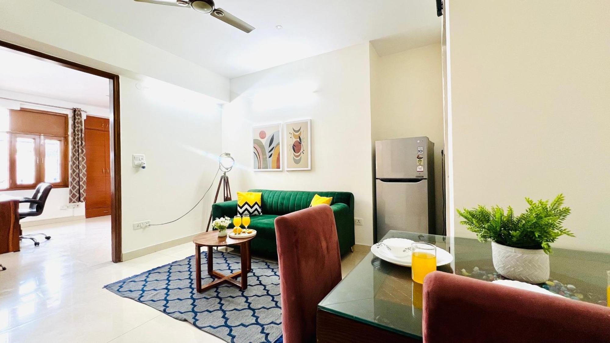 Bluo Classic 1bhk - Defence Colony Market Apartment