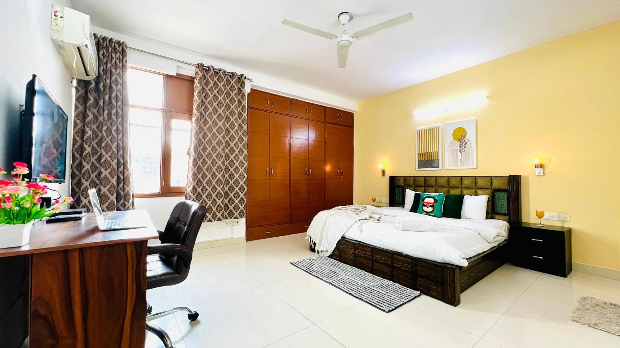 Bluo Classic 1bhk - Defence Colony Market New Delhi
