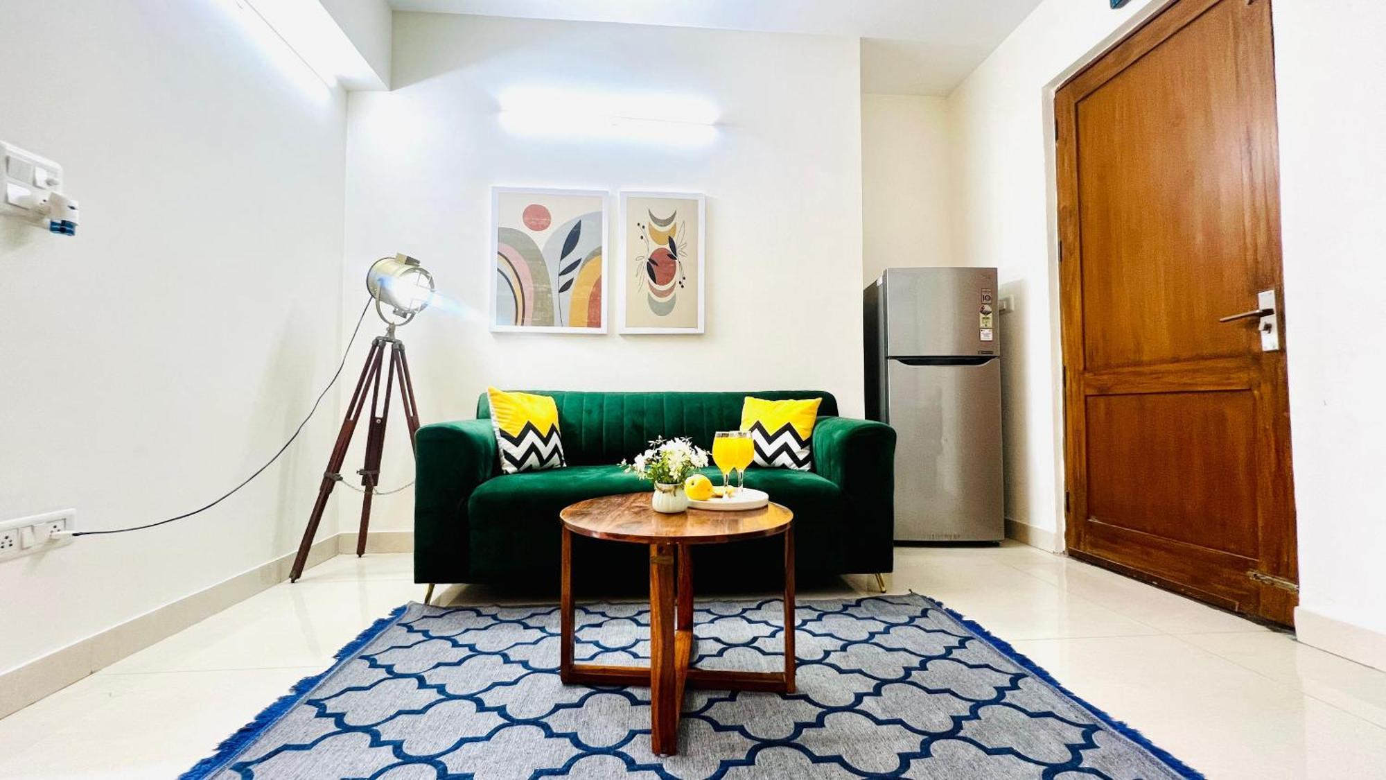 Bluo Classic 1bhk - Defence Colony Market Apartment