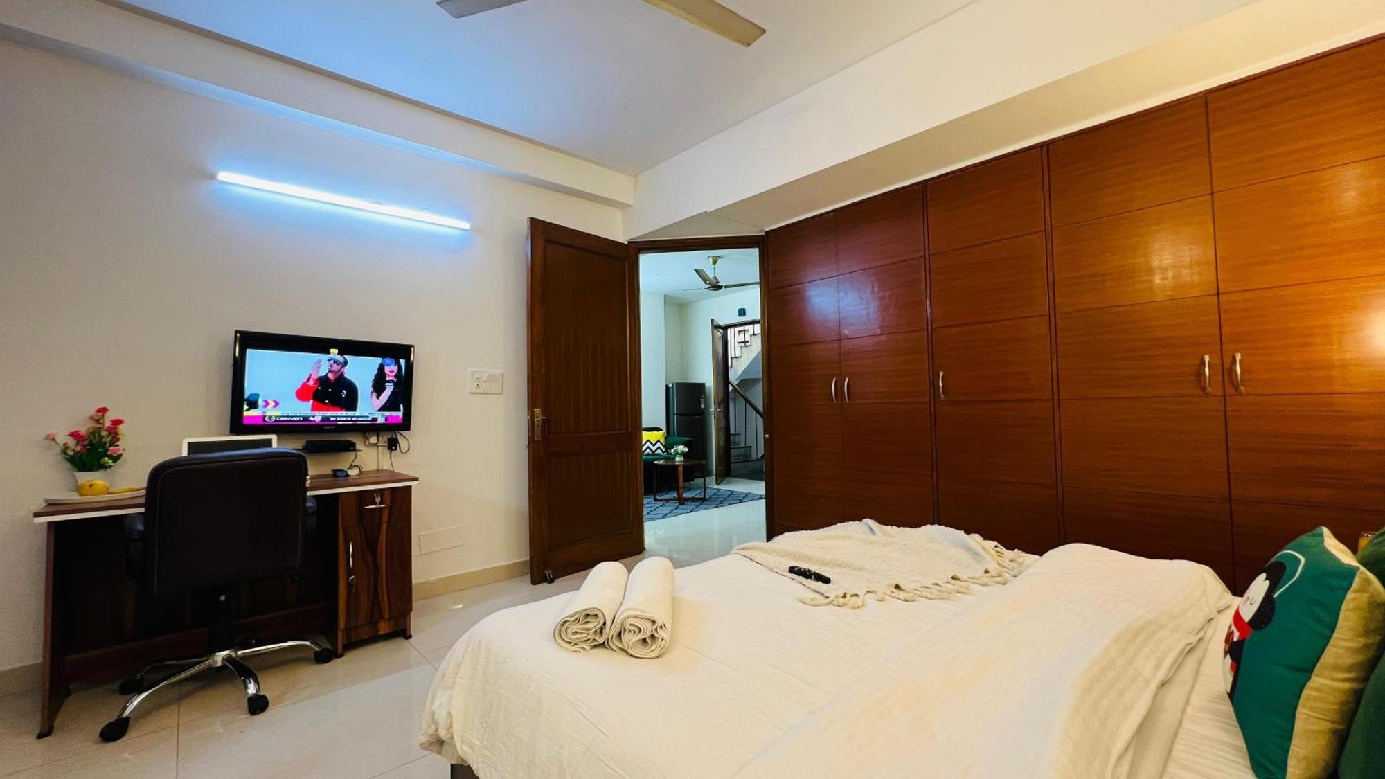 Bluo Classic 1bhk - Defence Colony Market