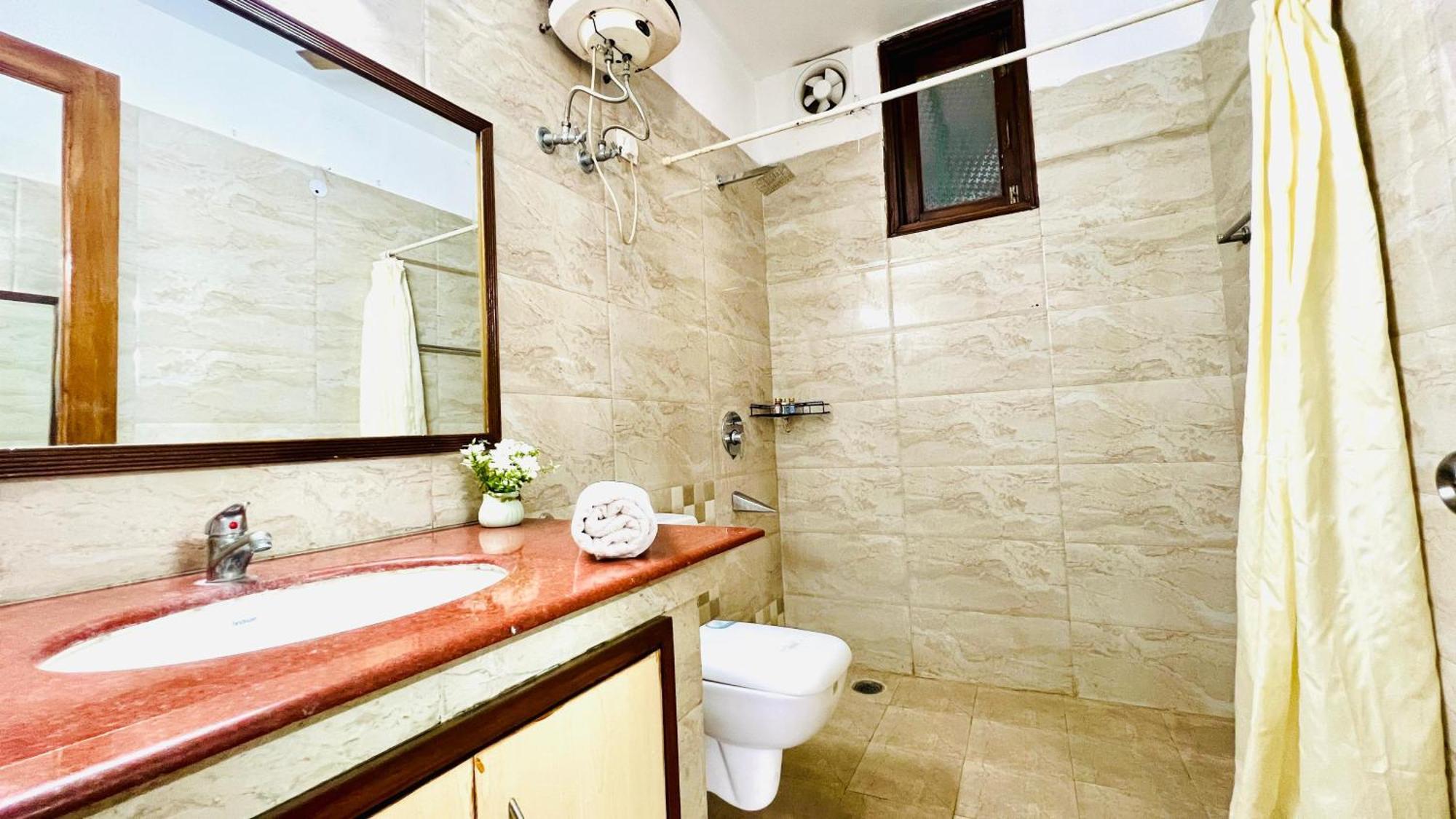 Bluo Classic 1bhk - Defence Colony Market Apartment New Delhi