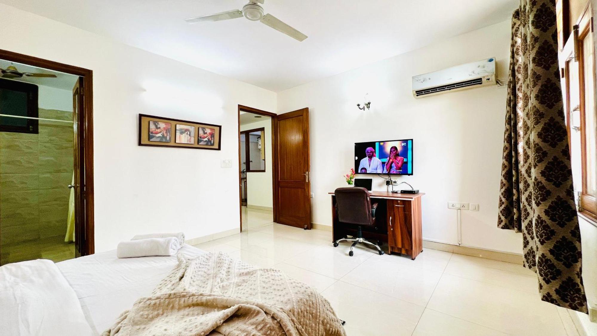 Bluo Classic 1bhk - Defence Colony Market New Delhi