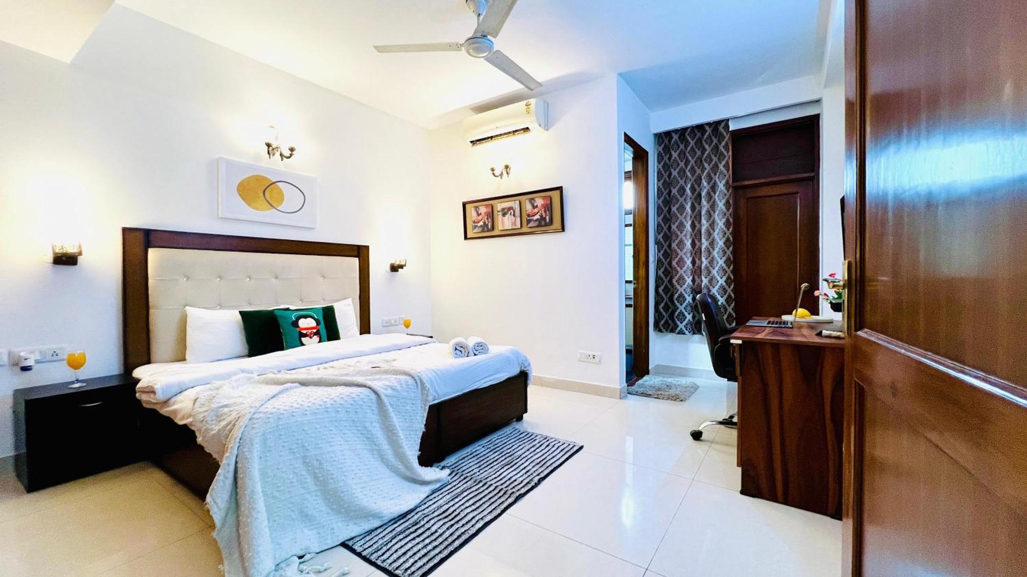 Bluo Classic 1bhk - Defence Colony Market Apartment