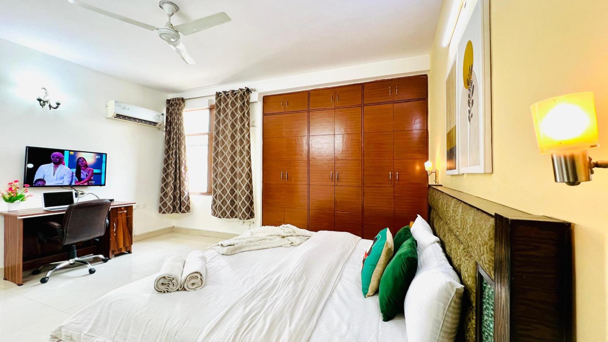 Bluo Classic 1bhk - Defence Colony Market Apartment New Delhi